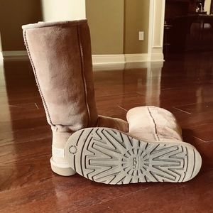 UGG Boots in great shape, nude color